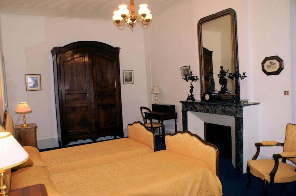 Chambres D'Hotes Chateau De Cavagnac Layrac Chambre photo